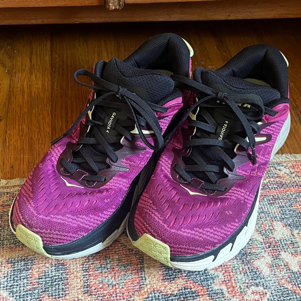Hoka Gaviota 4 in Magenta, excellent!